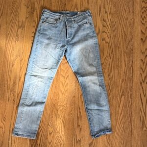 Levi’s Light Wash Straight Jeans